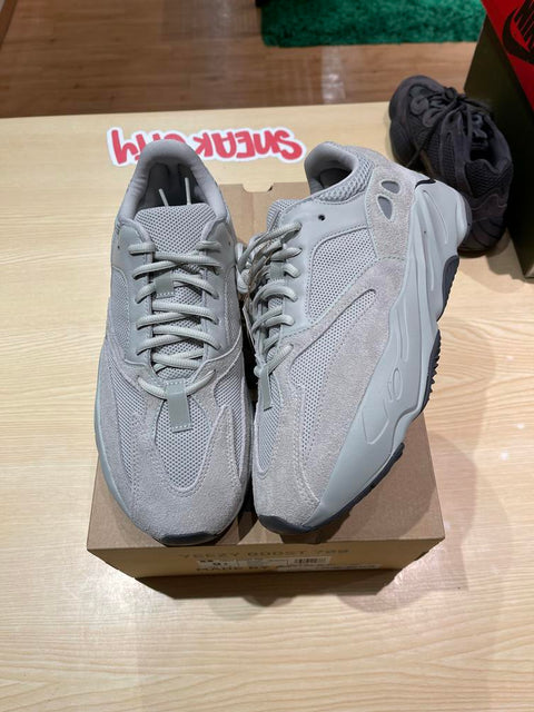 adidas Yeezy Boost 700 Salt Sz 9.5