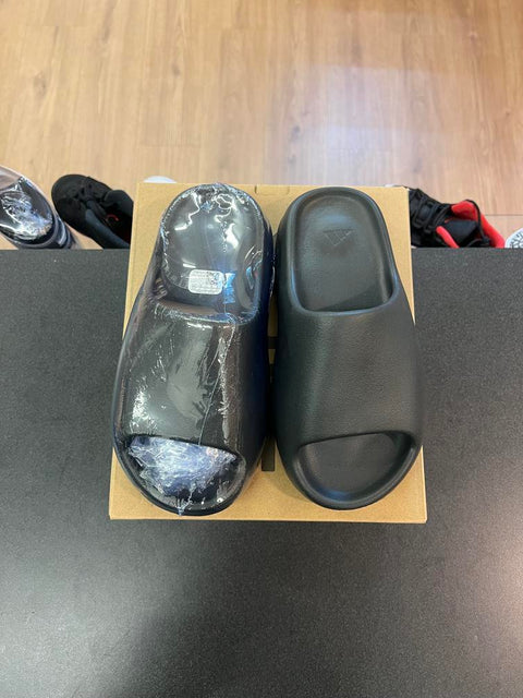 adidas Yeezy Slide Onyx Sz 4M