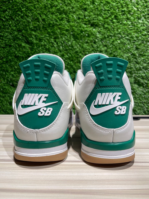 Jordan 4 Retro SB Pine Green Sz 9.5M