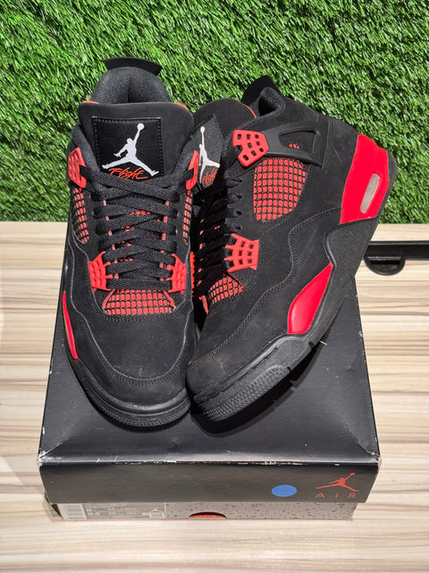 Jordan 4 Retro Red Thunder Sz 8M.,.