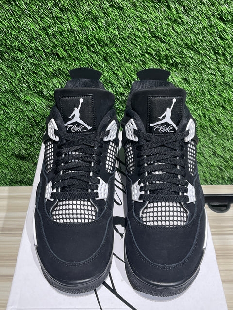 Jordan 4 Retro White Thunder Sz 10