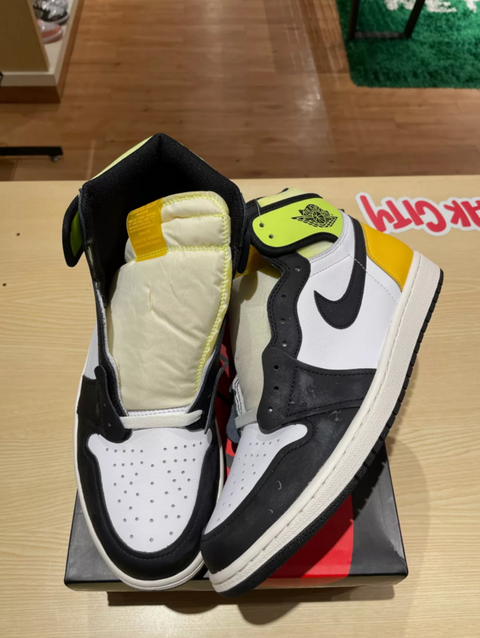 Jordan 1 Retro High White Black Volt University Gold