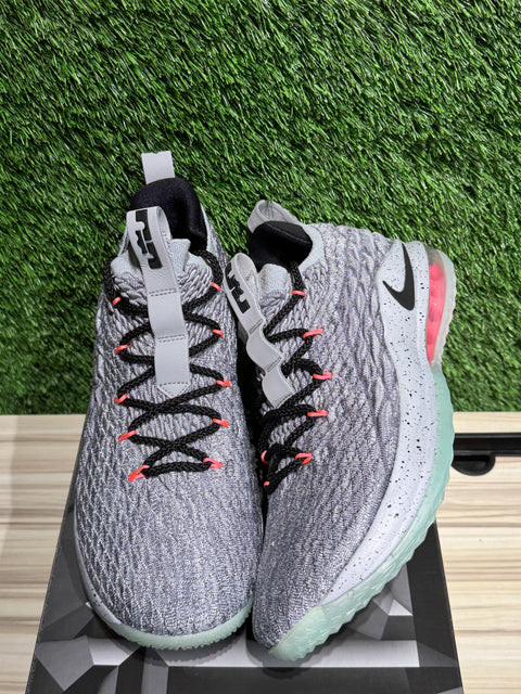 Nike LeBron 15 Low Melon Sz 11