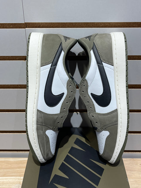 Jordan 1 Retro Low OG Medium Olive Sz 9.5