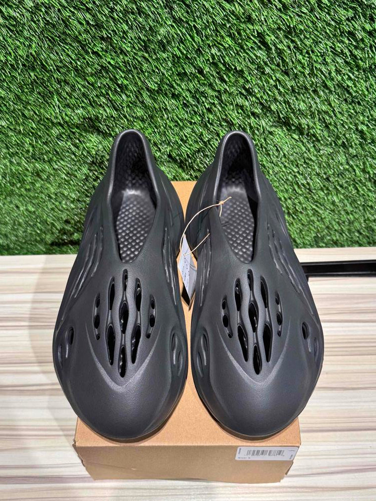 adidas Yeezy Foam RNR Onyx (2022/2024) Sz 9. – Sneak City