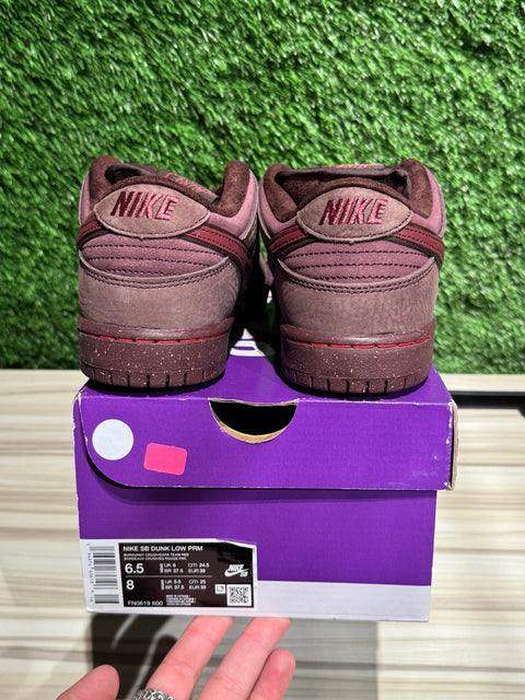 Nike SB Dunk Low City of Love Burgundy Crush Sz 6.5M/8W