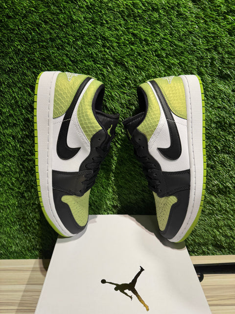 Jordan 1 Low Snakeskin Vivid Green (Women's) Sz 8.5M