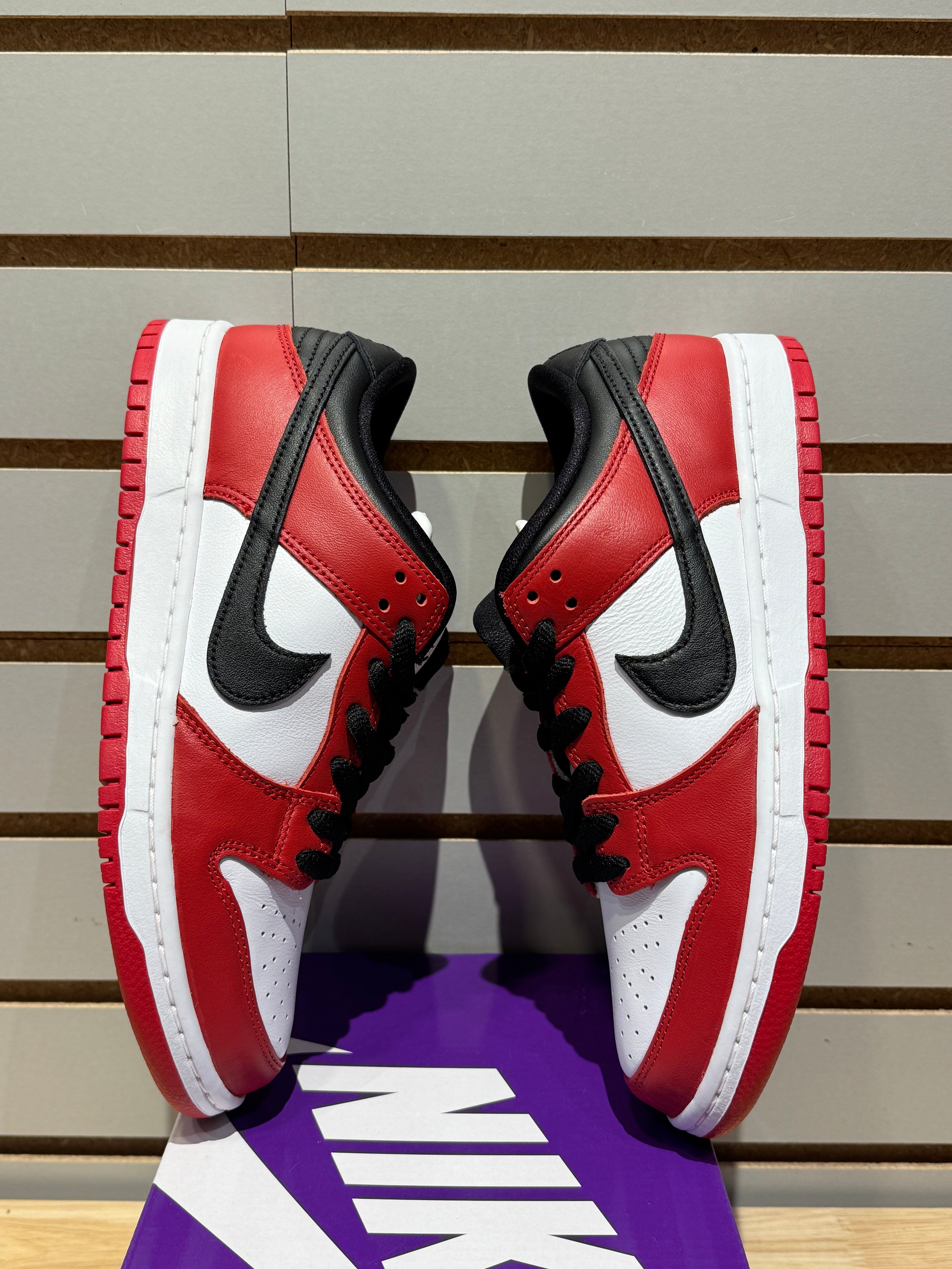 靴 Nike SB Dunk Low Pro J-Pack Chicago Nike SB Dunk Low Pro J-Pack Chicago Sz 7 – Sneak City