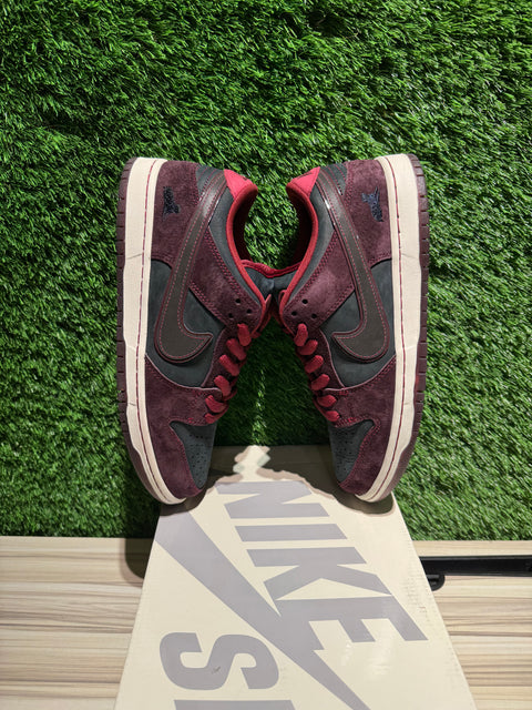 Nike SB Dunk Low Riot Skateshop Sz 8.5M