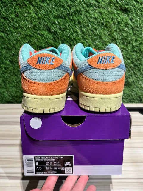 Nike SB Dunk Low Orange Emerald Rise Sz 6M/7.5W
