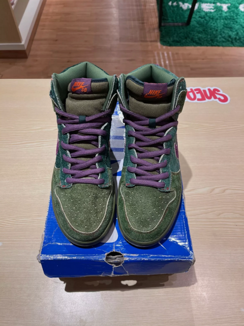 Nike SB Dunk High Skunk 420