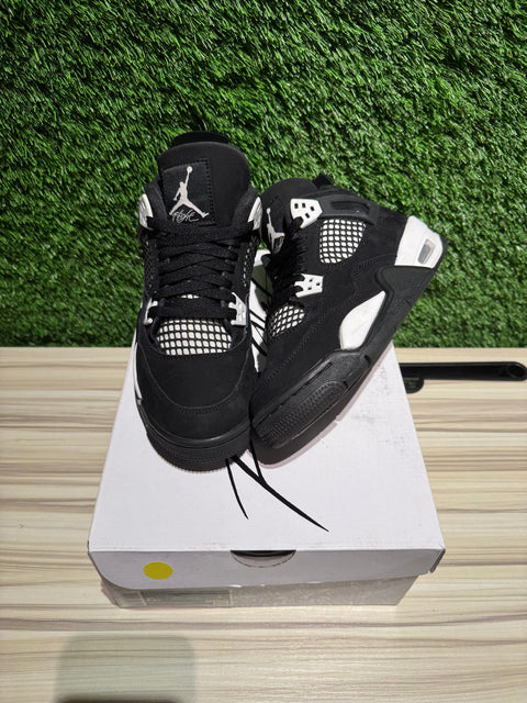 Jordan 4 Retro White Thunder (GS) Sz 6Y
