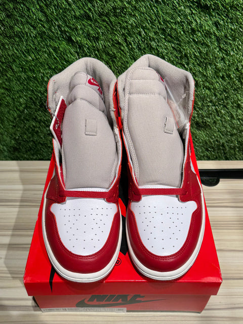 Jordan 1 Retro High OG Varsity Red (Women's) Sz 10M