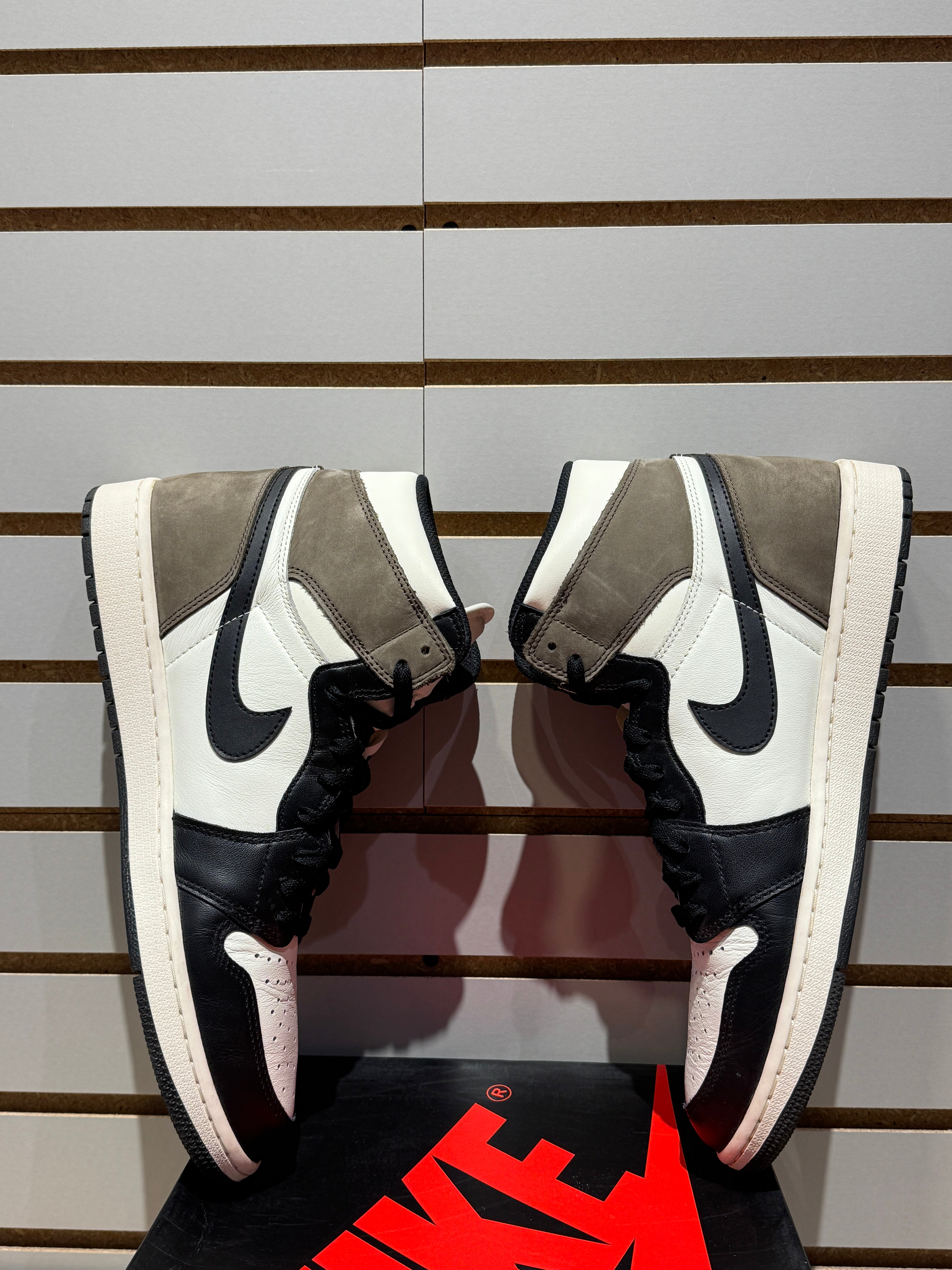 Jordan 1 Retro High Dark Mocha Sz 13M – Sneak City