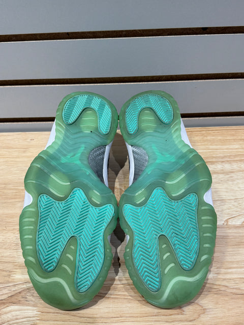 Jordan Future Low Wolf Grey Emerald Rise Sz 11.5M