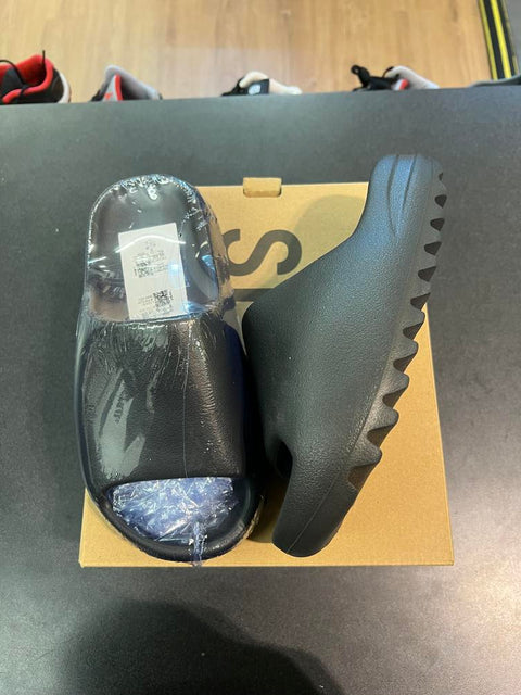 adidas Yeezy Slide Onyx Sz 5M