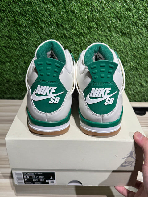 Jordan 4 Retro SB Pine Green Sz 9.5M