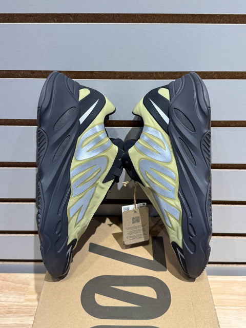 adidas Yeezy Boost 700 MNVN Resin Sz 9