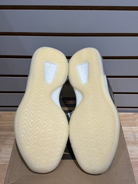 adidas Yeezy QNTM Barium Sz 10