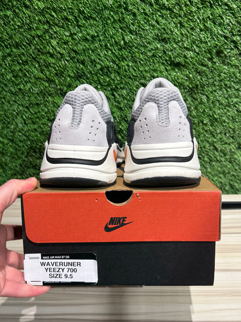adidas Yeezy Boost 700 Wave Runner Sz 9.5M..