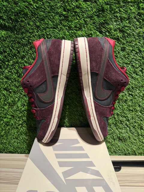 Nike SB Dunk Low Riot Skateshop Sz 8.5M