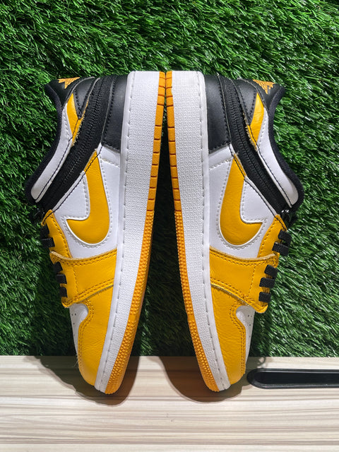 Jordan 1 Low FlyEase Taxi White (GS) Sz 3.5Y