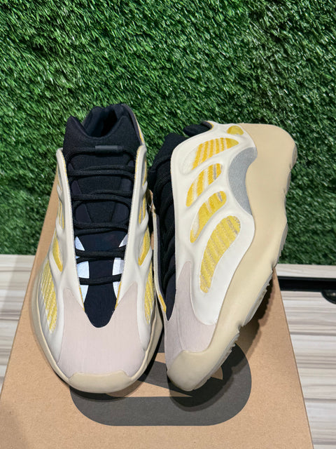 adidas Yeezy 700 V3 Safflower Sz 12.5