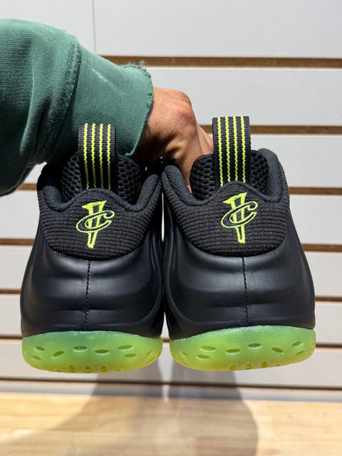 Nike Air Foamposite One Black Volt Sz 9.5
