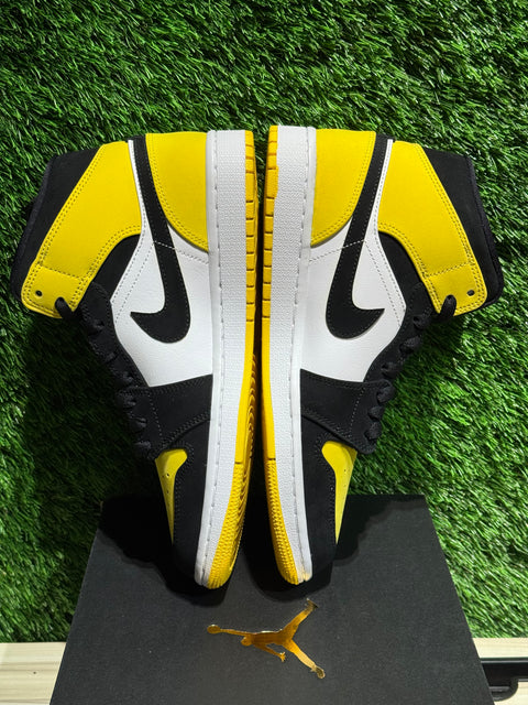 Jordan 1 Mid Yellow Toe Black Sz 8M