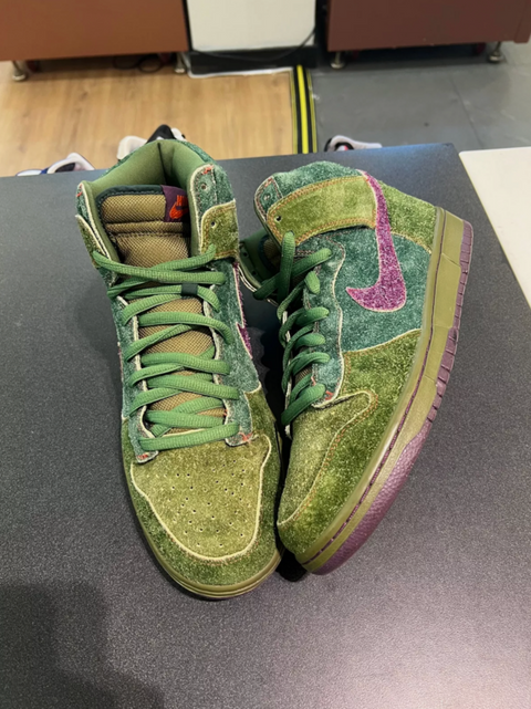 Nike SB Dunk High Skunk 420