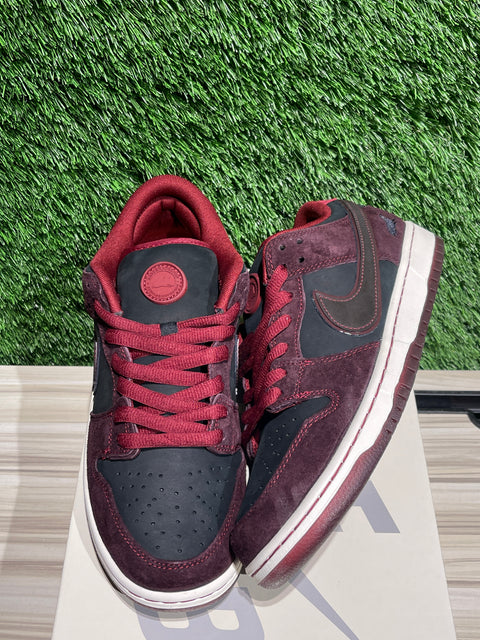 Nike SB Dunk Low Riot Skateshop Sz 10M