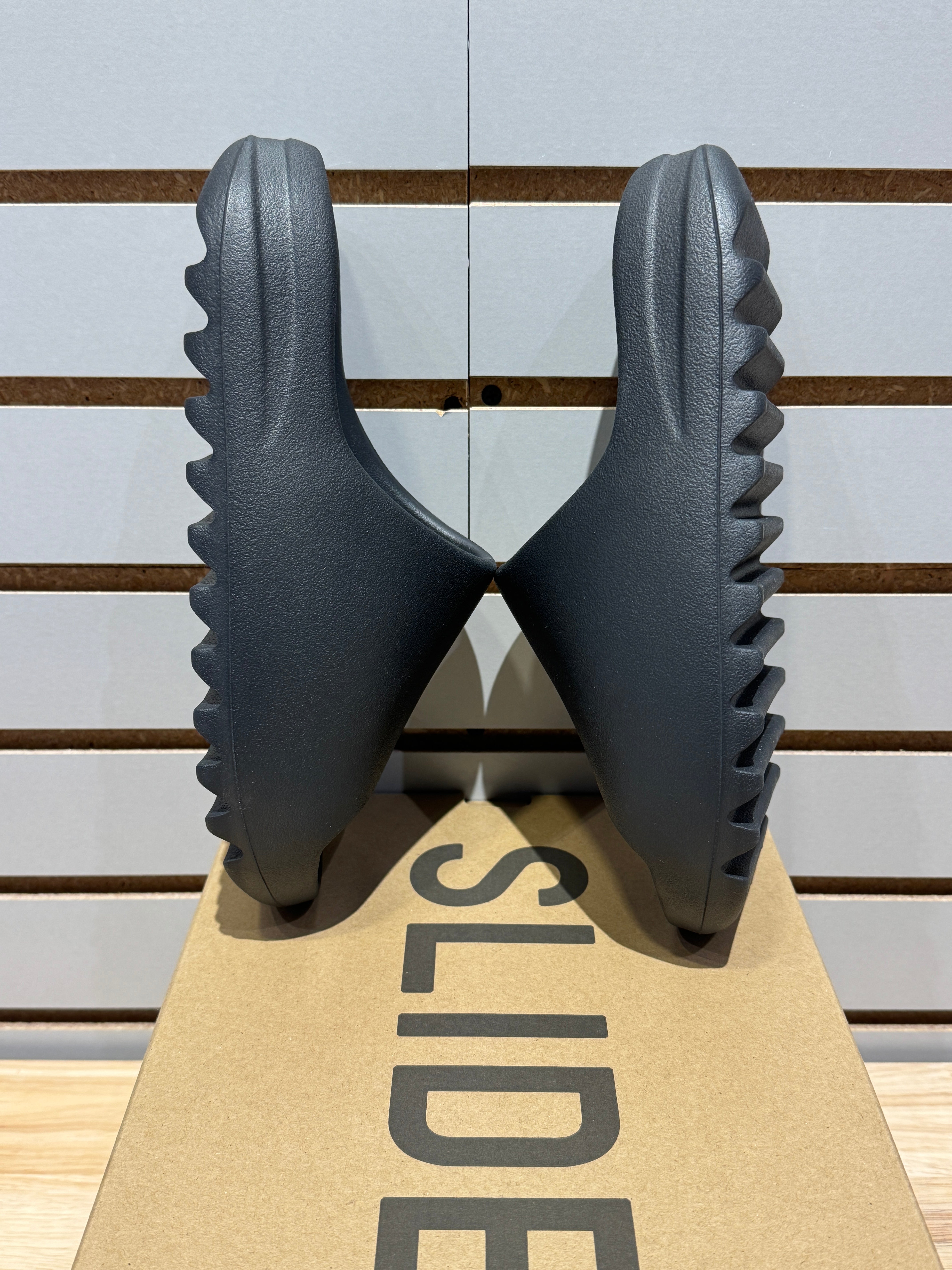 adidas Yeezy Slide Onyx Sz 8 – Sneak City