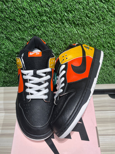 Nike SB Dunk Low Raygun Sz 10.5M