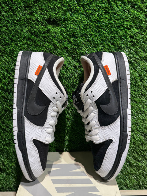 Nike SB Dunk Low TIGHTBOOTH Sz 9M