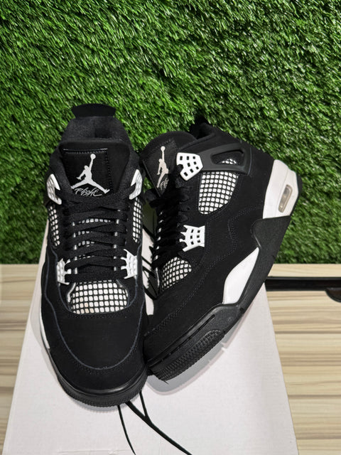 Jordan 4 Retro White Thunder Sz 10.5M