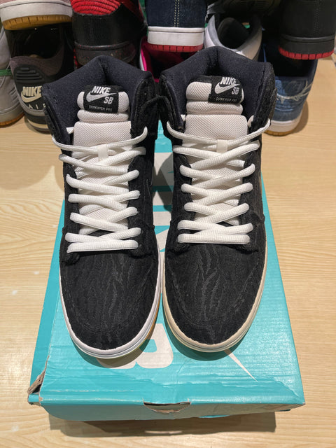 Nike SB Dunk High Skunk