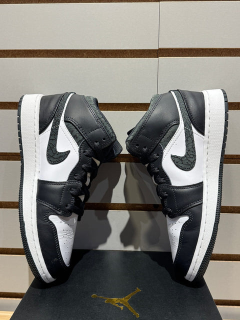 Jordan 1 Mid SE Panda Elephant (GS) Sz 4.5Y