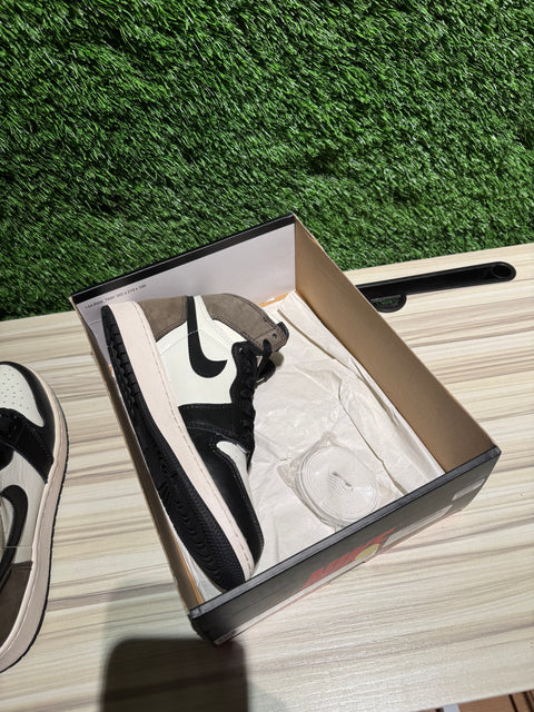 Jordan 1 Retro High Dark Mocha (GS) Sz 5Y