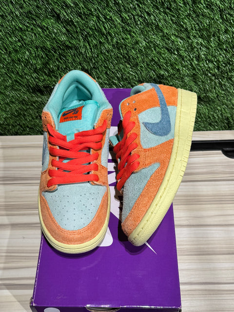 Nike SB Dunk Low Orange Emerald Rise Sz 6M/7.5W