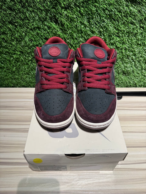 Nike SB Dunk Low Riot Skateshop Sz 8.5M