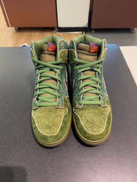 Nike SB Dunk High Skunk 420