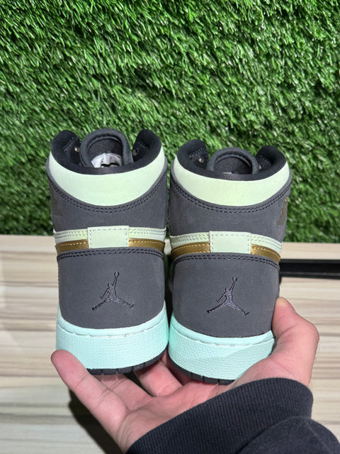 Jordan 1 Retro High Mint Foam Anthracite Metallic Gold (GS) Sz 7Y