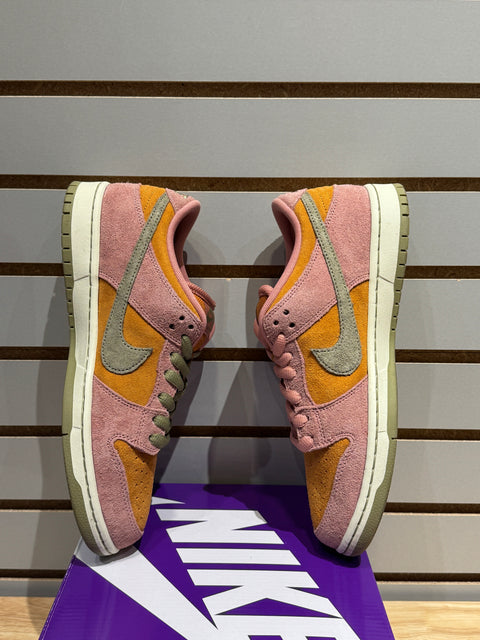 Nike SB Dunk Low Red Stardust Sz 9.5