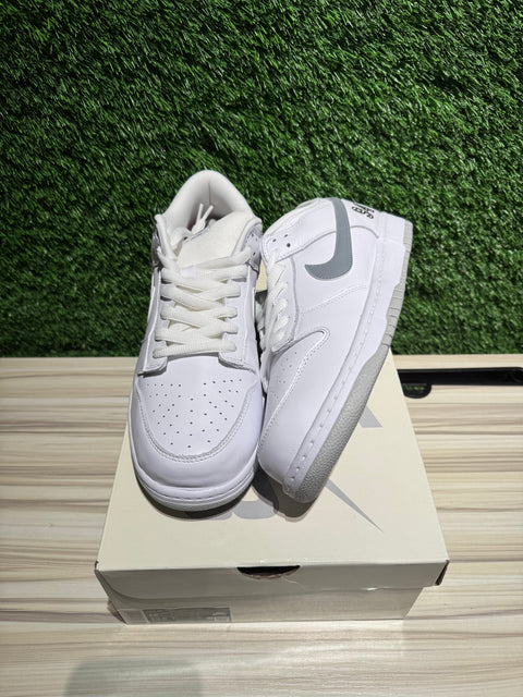 Nike SB Dunk Low Supreme 94 White Metallic Silver Sz 12M