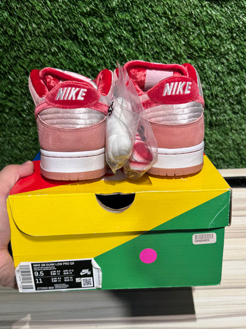 Nike SB Dunk Low StrangeLove Skateboards Sz 9.5