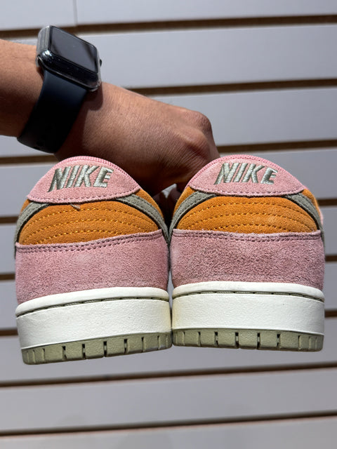 Nike SB Dunk Low Red Stardust Sz 9M