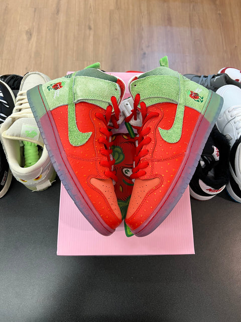 Nike SB Dunk High Strawberry Cough