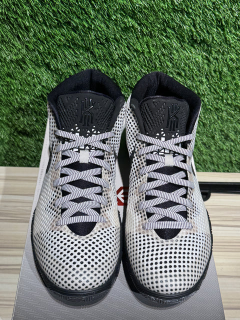 Nike Kyrie 1 BHM Sz 10