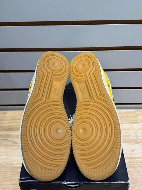 Varsity Maize Picnic Blanket Nike Air Force 1 Sz 11