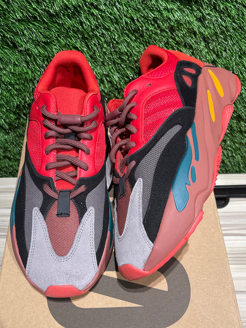 adidas Yeezy Boost 700 Hi-Res Red Sz 9.5